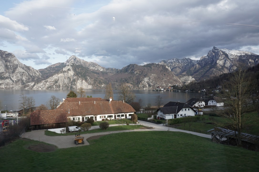 Pemandangan di kereta sepanjang Hallstatt-Innsbruck
