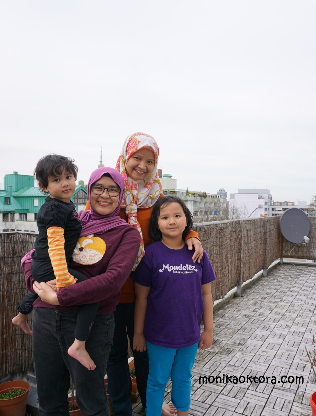Bersama Uni Novie dan Zara (Kakak Adam lagi di dalem, ga ikut foto)